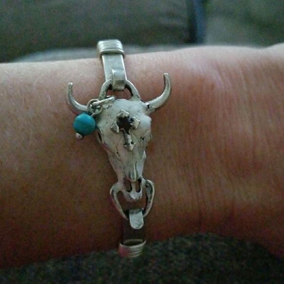 Cow Skull w/Cross Clasp Bracelet - Picture 2 of 6